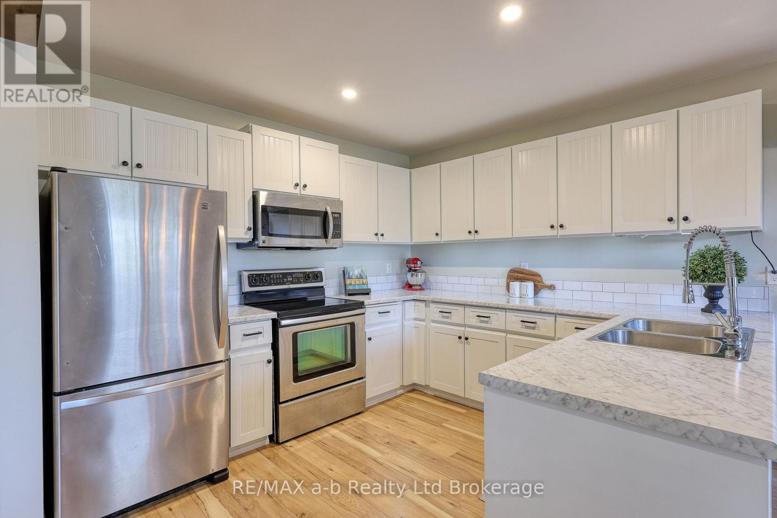 249 Arris Crescent, West Perth, Ontario  N0K 1N0 - Photo 11 - X12921734