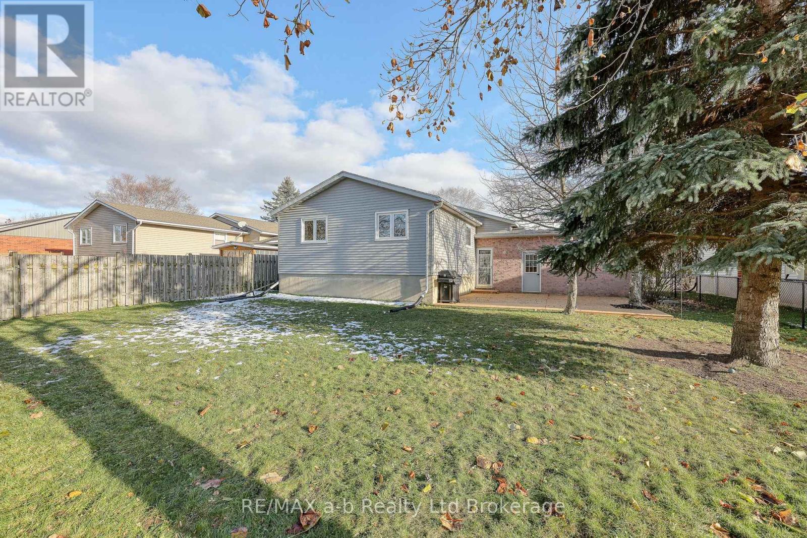 249 Arris Crescent, West Perth, Ontario  N0K 1N0 - Photo 37 - X12921734