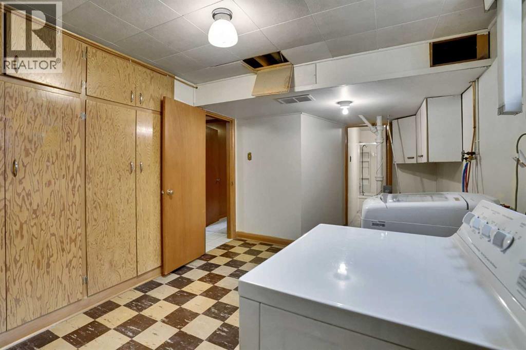 1956 Kelwood Drive SW, Calgary, Alberta  T3E 3Z3 - Photo 32 - A2275340