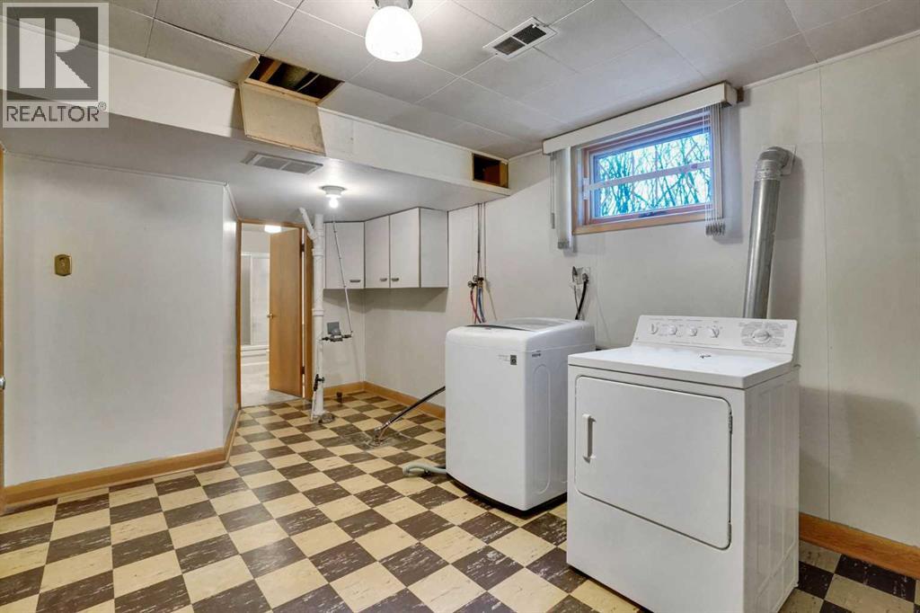 1956 Kelwood Drive SW, Calgary, Alberta  T3E 3Z3 - Photo 31 - A2275340