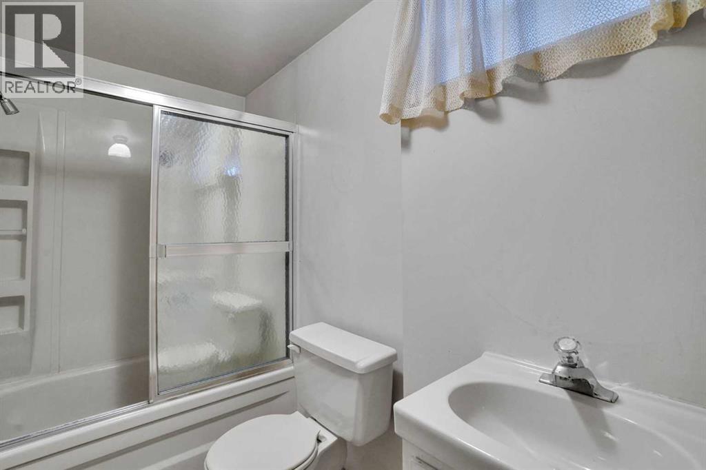 1956 Kelwood Drive SW, Calgary, Alberta  T3E 3Z3 - Photo 34 - A2275340