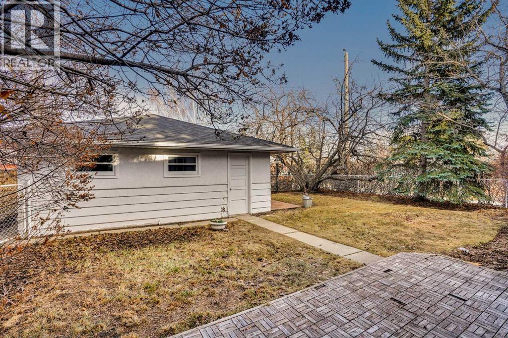 1956 Kelwood Drive SW, Calgary, Alberta  T3E 3Z3 - Photo 38 - A2275340