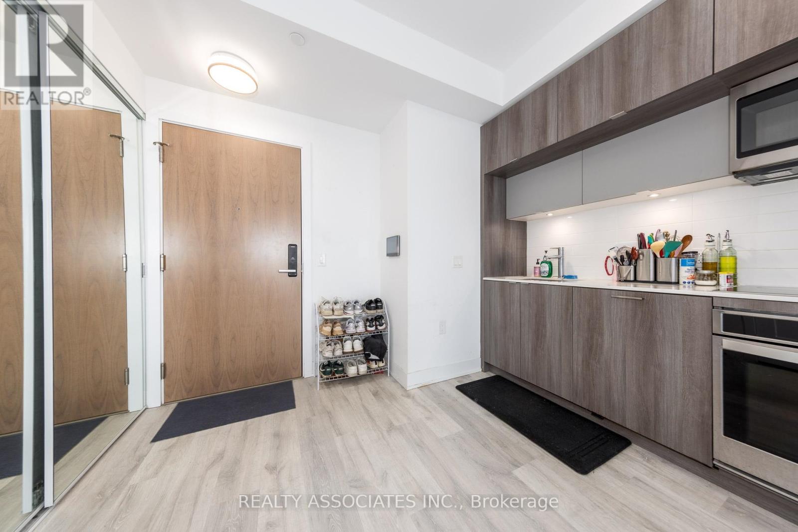 2817 - 585 Bloor Street E, Toronto, Ontario  M4W 0B3 - Photo 2 - C12921736