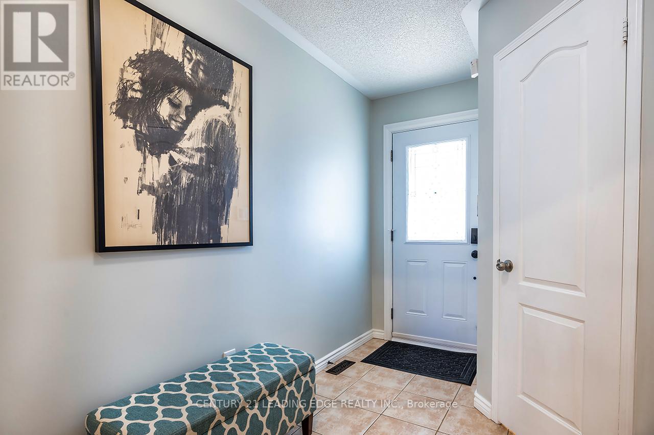 10 Oglevie Drive, Whitby, Ontario  L1R 2Y4 - Photo 6 - E12921784