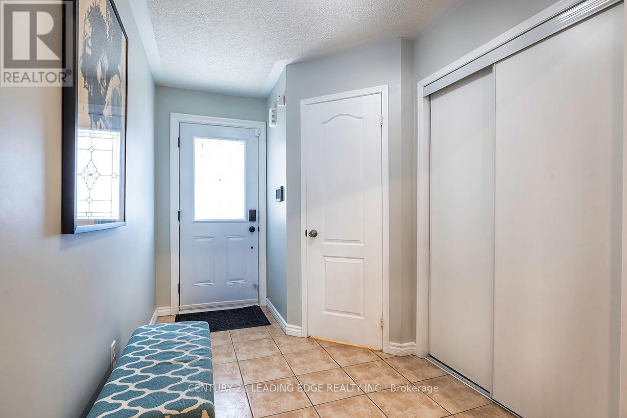 10 Oglevie Drive, Whitby, Ontario  L1R 2Y4 - Photo 7 - E12921784