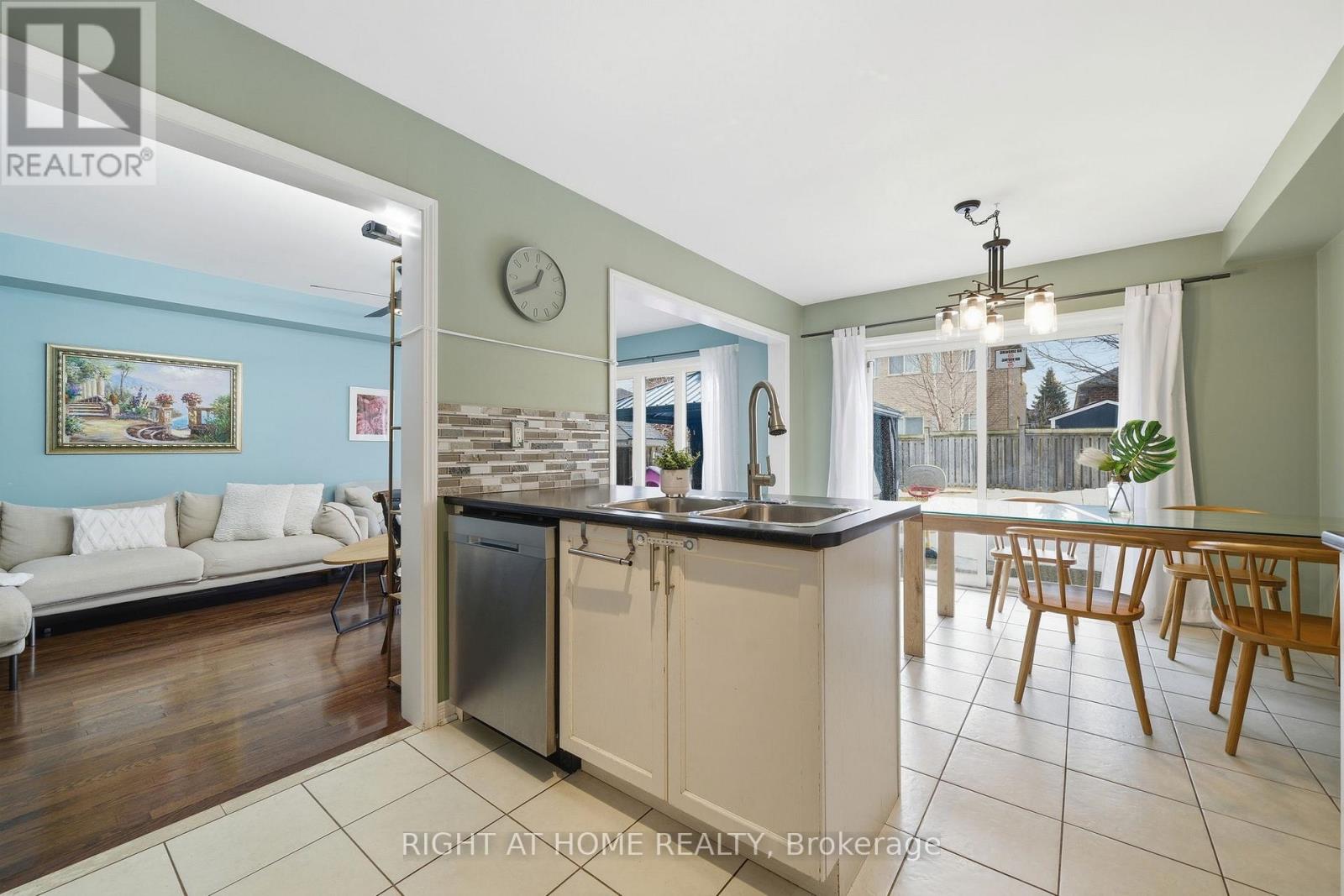 1209 Mary Lou Street, Innisfil, Ontario  L9S 0C2 - Photo 16 - N12921746