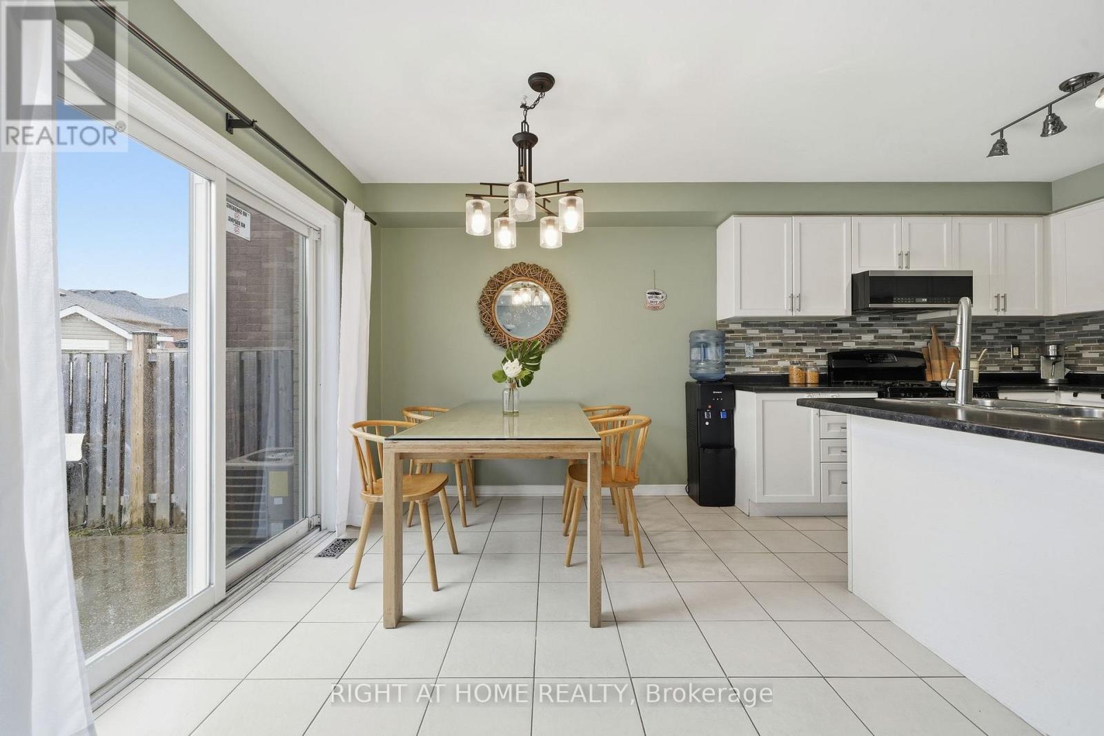 1209 Mary Lou Street, Innisfil, Ontario  L9S 0C2 - Photo 18 - N12921746