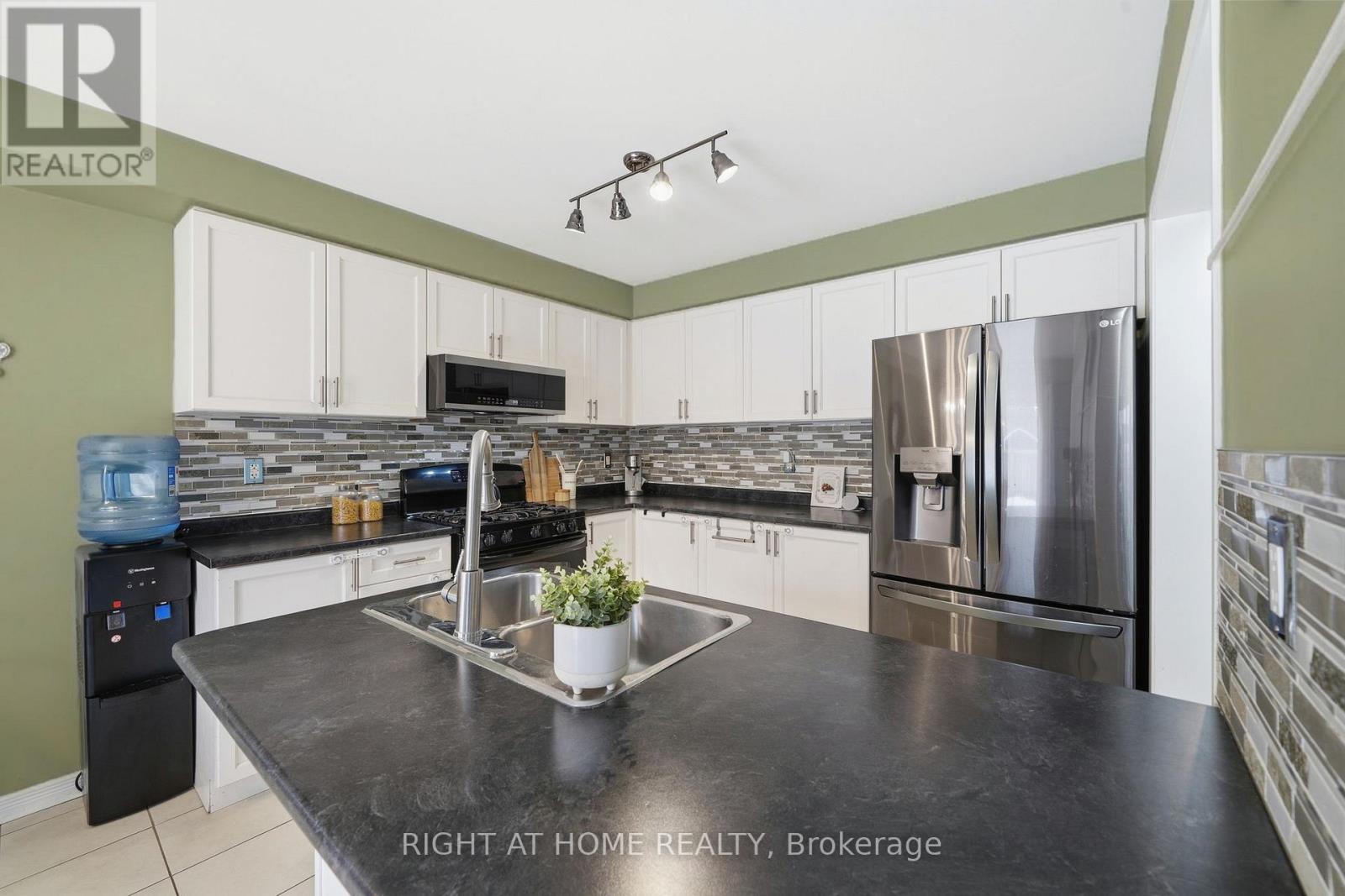 1209 Mary Lou Street, Innisfil, Ontario  L9S 0C2 - Photo 20 - N12921746