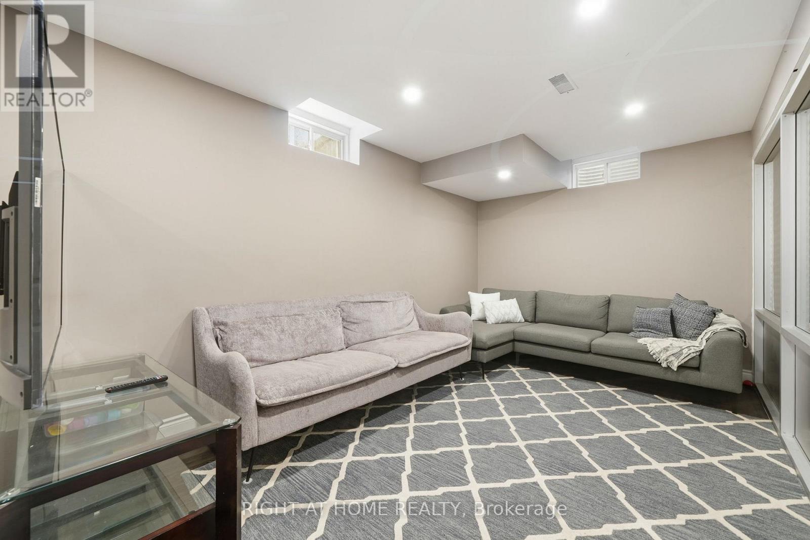 1209 Mary Lou Street, Innisfil, Ontario  L9S 0C2 - Photo 34 - N12921746