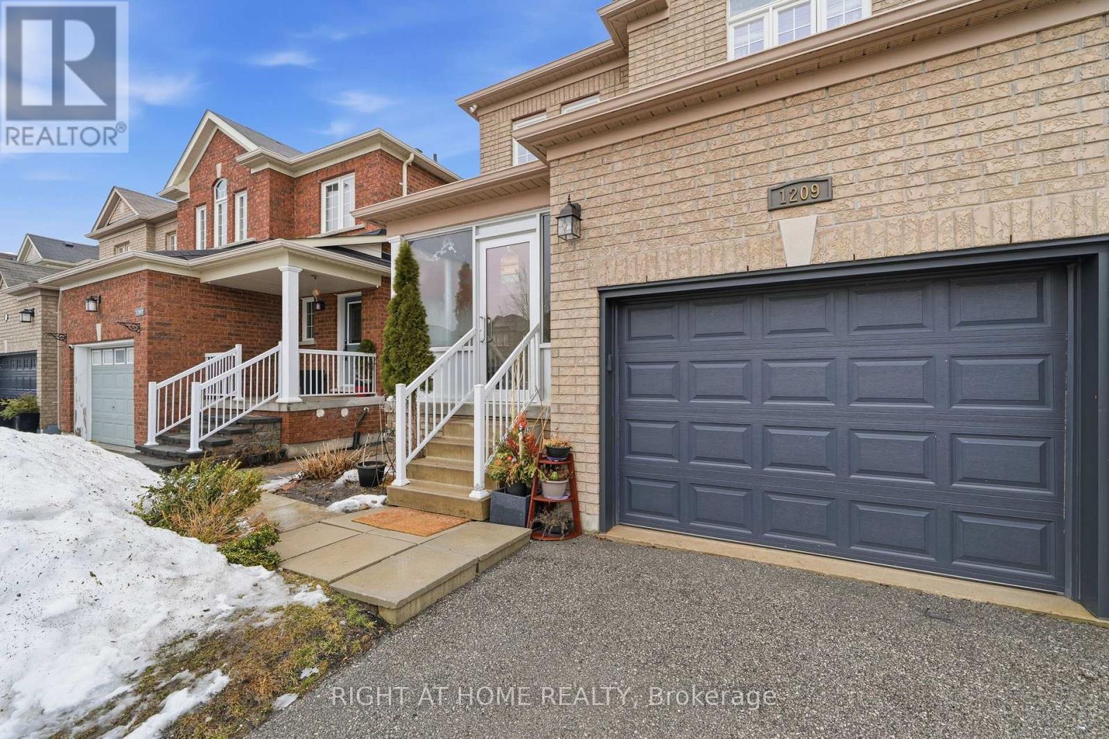 1209 Mary Lou Street, Innisfil, Ontario  L9S 0C2 - Photo 4 - N12921746
