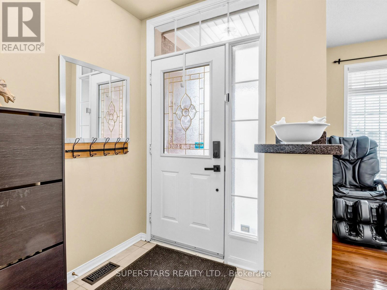 7 Wilcliff Court, Markham, Ontario  L6E 2E5 - Photo 4 - N12921758