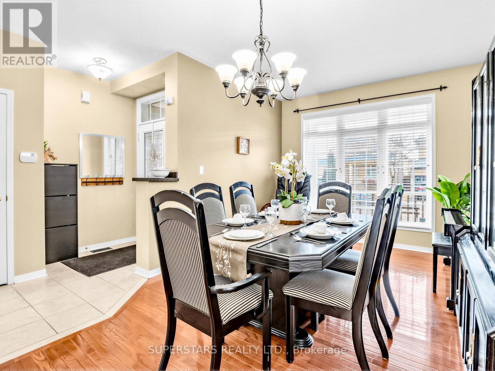 7 Wilcliff Court, Markham, Ontario  L6E 2E5 - Photo 5 - N12921758