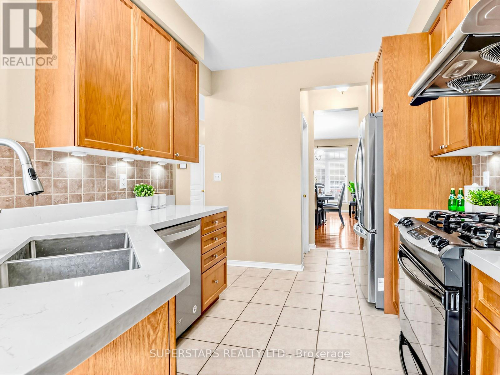 7 Wilcliff Court, Markham, Ontario  L6E 2E5 - Photo 8 - N12921758