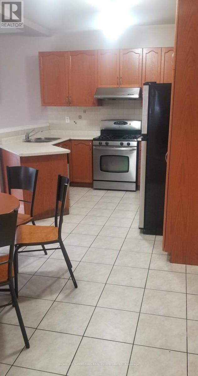 13 Grover(Main & 2nd Floor) Road, Brampton, Ontario  L6Y 5R4 - Photo 35 - W12918922