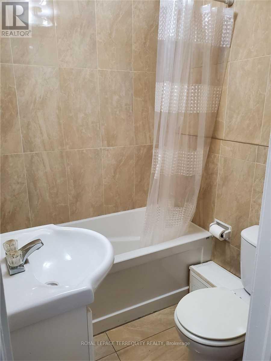 4 - 9 John Street, Halton Hills, Ontario  L7G 2J6 - Photo 3 - W12921708