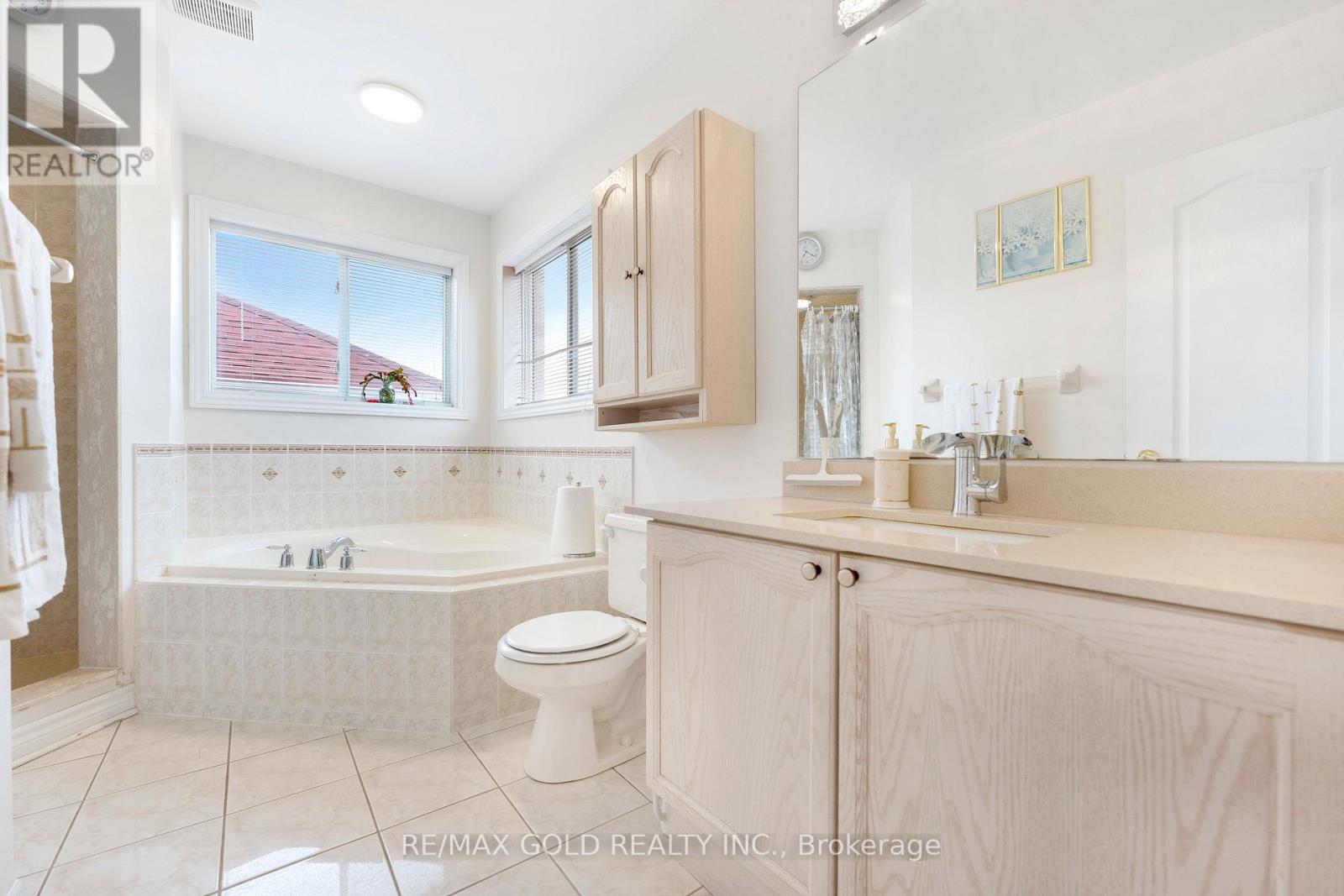 23 Pathmaster Road, Brampton, Ontario  L6P 2G8 - Photo 27 - W12921724