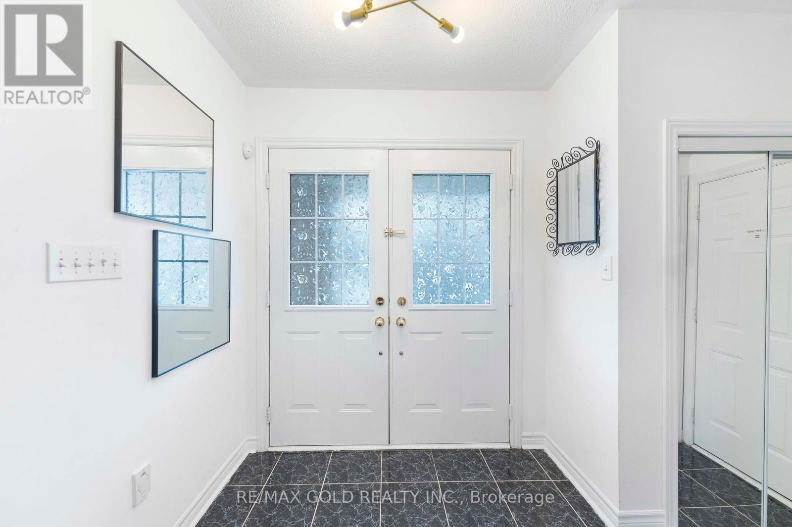 23 Pathmaster Road, Brampton, Ontario  L6P 2G8 - Photo 5 - W12921724