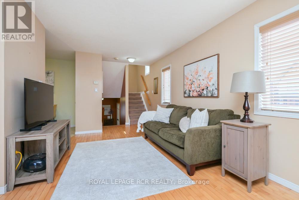 83 Glengarry Road, Orangeville, Ontario  L9W 5E2 - Photo 6 - W12921732