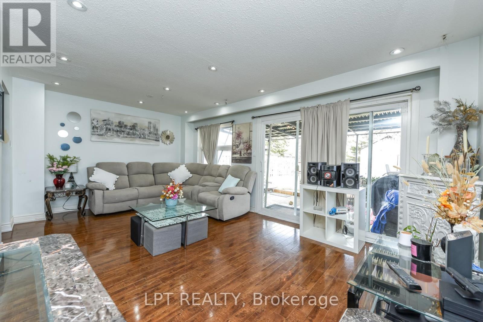 7101 Codlin Avenue, Mississauga, Ontario  L4T 2M3 - Photo 16 - W12921738