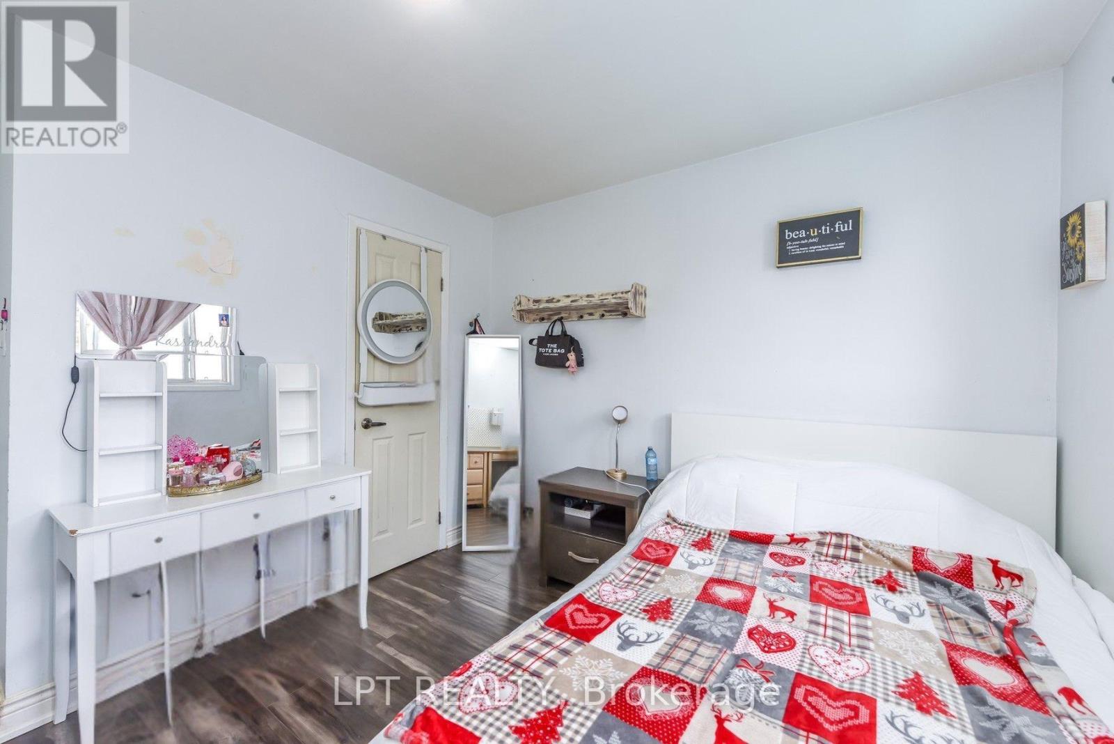 7101 Codlin Avenue, Mississauga, Ontario  L4T 2M3 - Photo 22 - W12921738