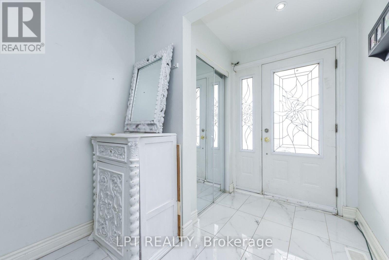 7101 Codlin Avenue, Mississauga, Ontario  L4T 2M3 - Photo 4 - W12921738