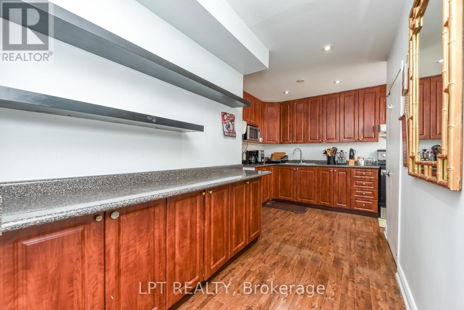 7101 Codlin Avenue, Mississauga, Ontario  L4T 2M3 - Photo 8 - W12921738