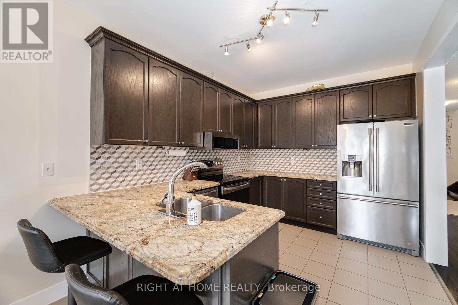 14 Duffel Crescent, Halton Hills, Ontario  L7G 0H7 - Photo 12 - W12921748