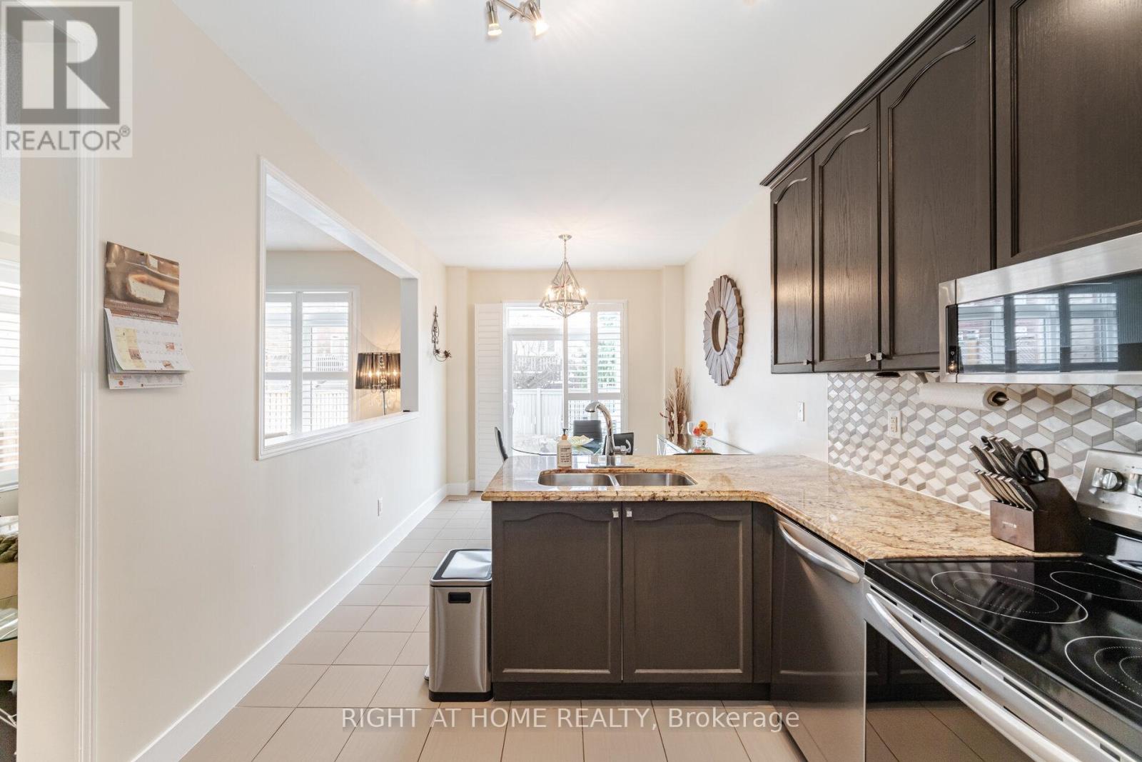 14 Duffel Crescent, Halton Hills, Ontario  L7G 0H7 - Photo 13 - W12921748