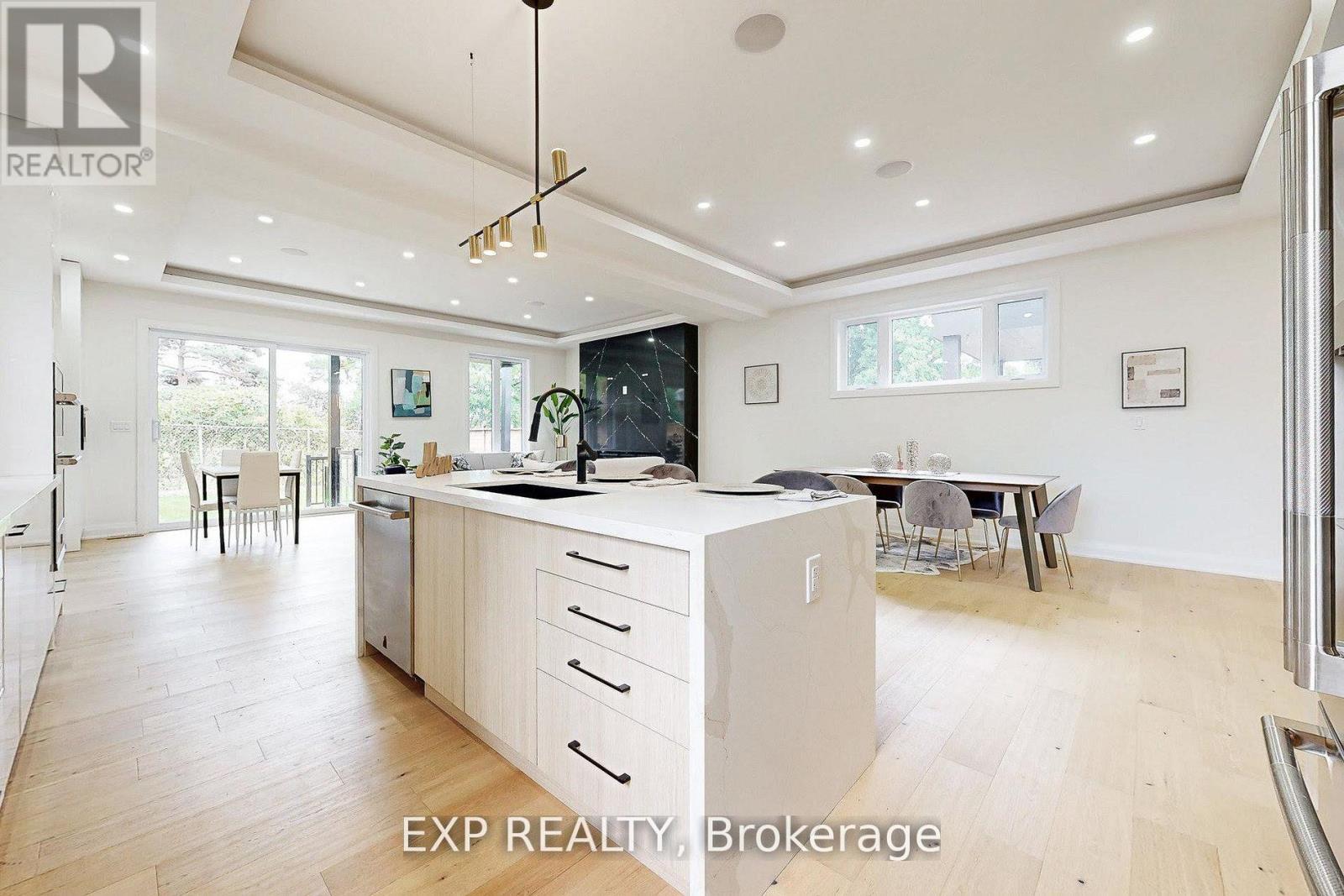 768 Montbeck Crescent, Mississauga, Ontario  L5G 1P3 - Photo 10 - W12921794