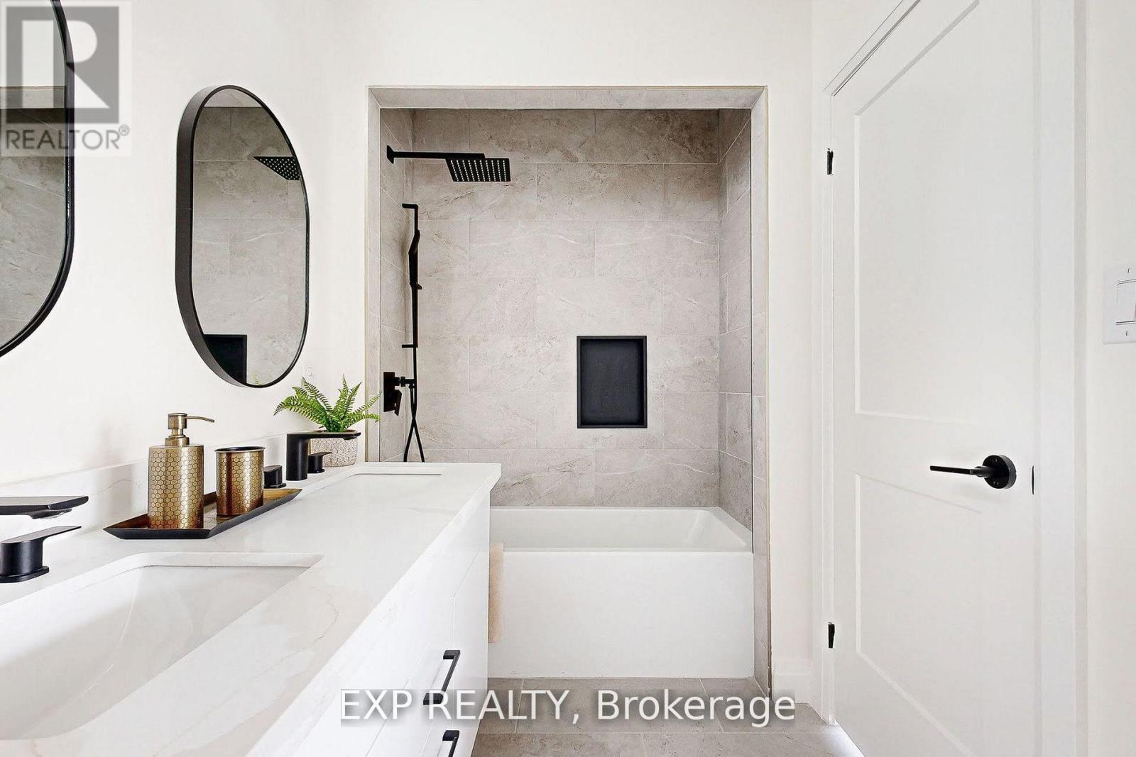 768 Montbeck Crescent, Mississauga, Ontario  L5G 1P3 - Photo 25 - W12921794