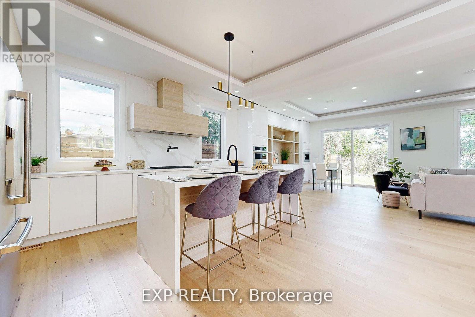 768 Montbeck Crescent, Mississauga, Ontario  L5G 1P3 - Photo 7 - W12921794