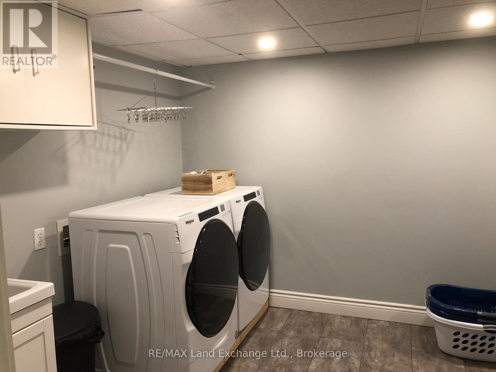 682 Kennard Crescent, Kincardine, Ontario N2Z 1T3 - Photo 13 - X12917748