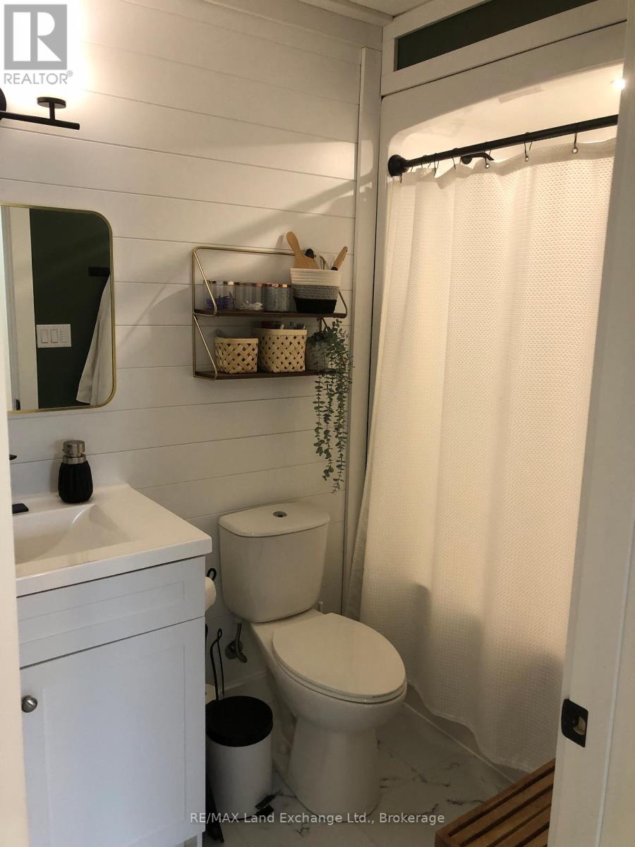 682 Kennard Crescent, Kincardine, Ontario N2Z 1T3 - Photo 15 - X12917748