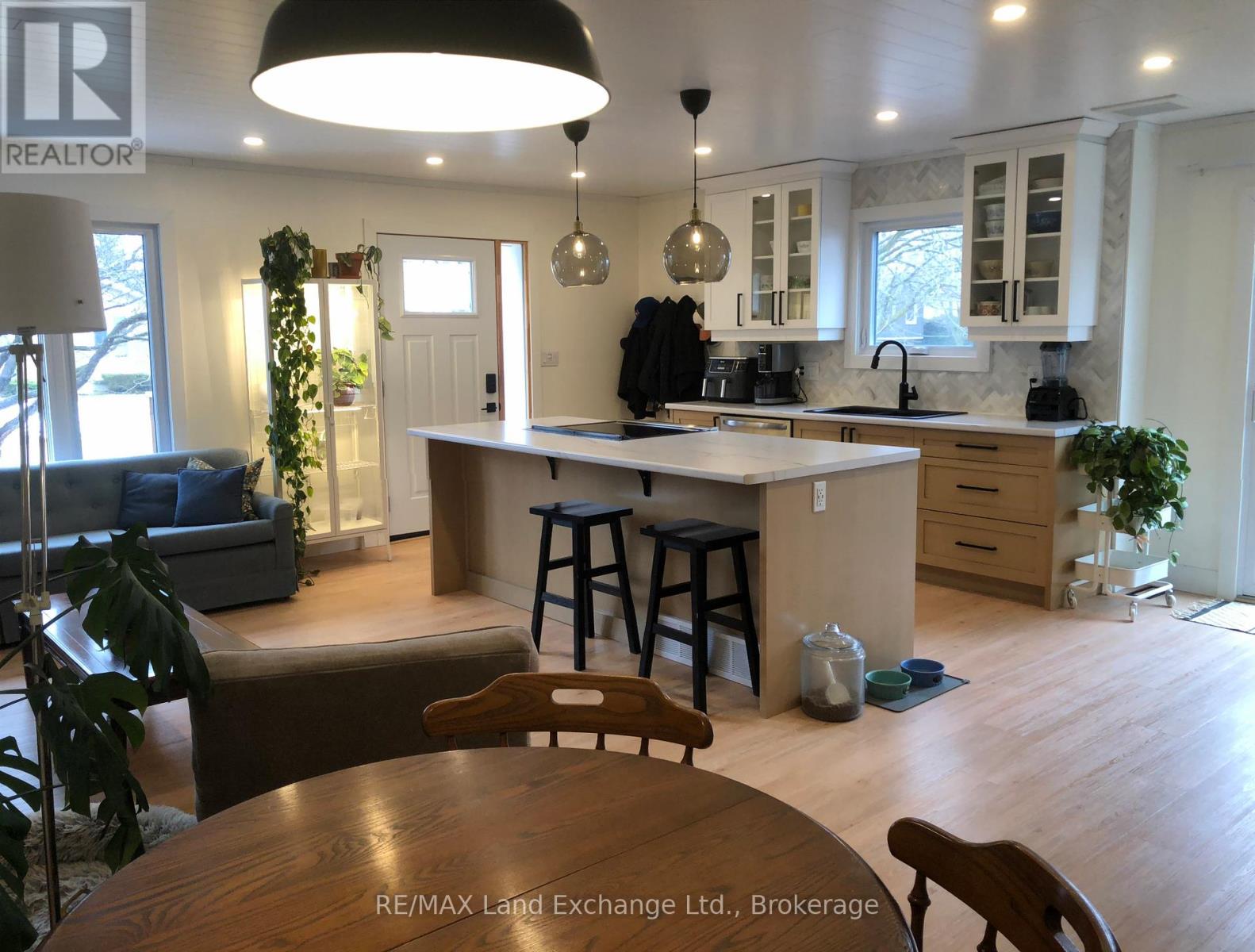 682 Kennard Crescent, Kincardine, Ontario N2Z 1T3 - Photo 4 - X12917748