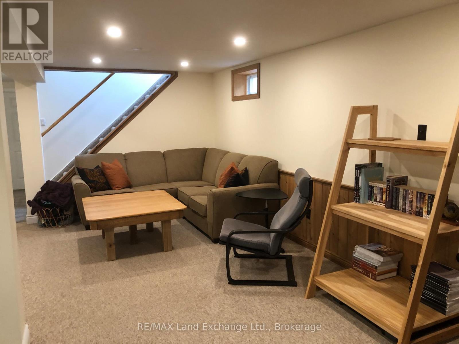 682 Kennard Crescent, Kincardine, Ontario N2Z 1T3 - Photo 11 - X12917748