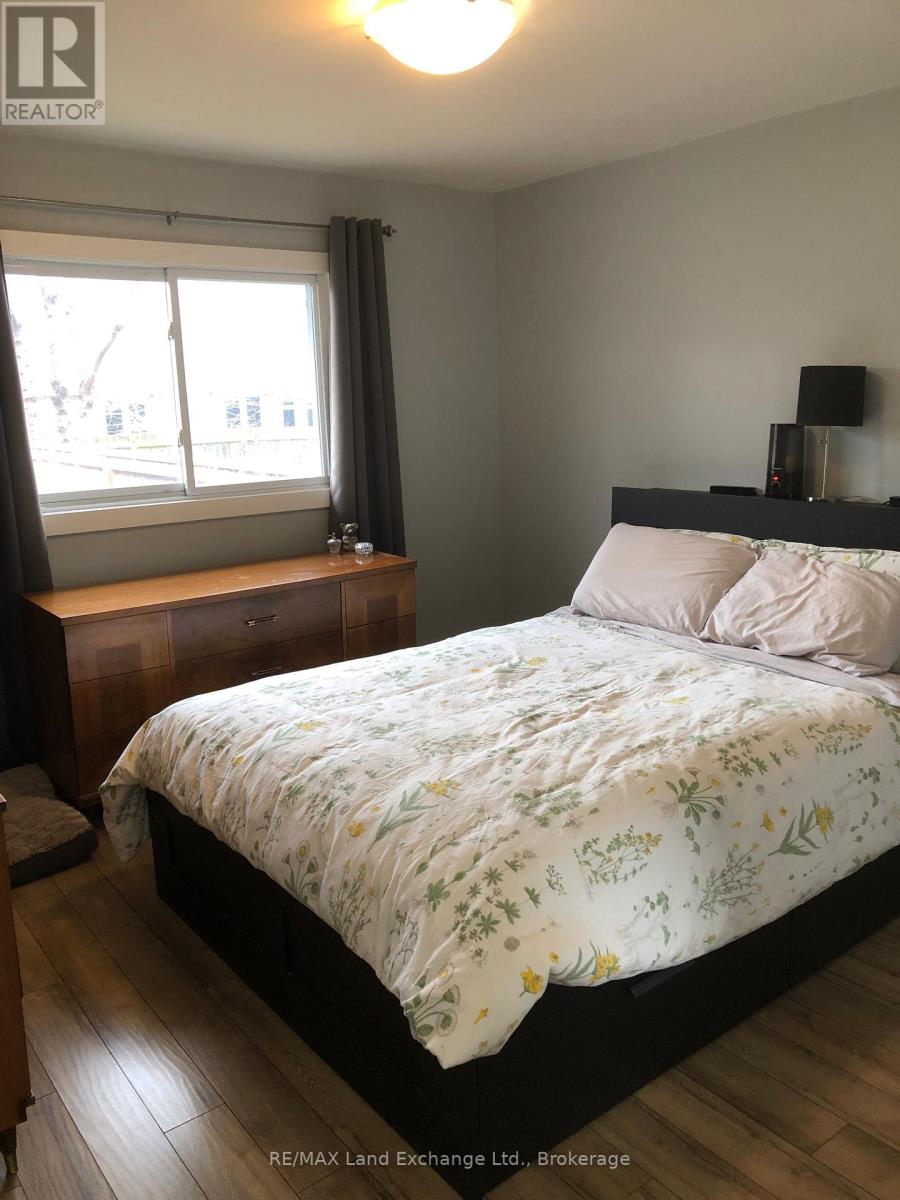 682 Kennard Crescent, Kincardine, Ontario N2Z 1T3 - Photo 7 - X12917748