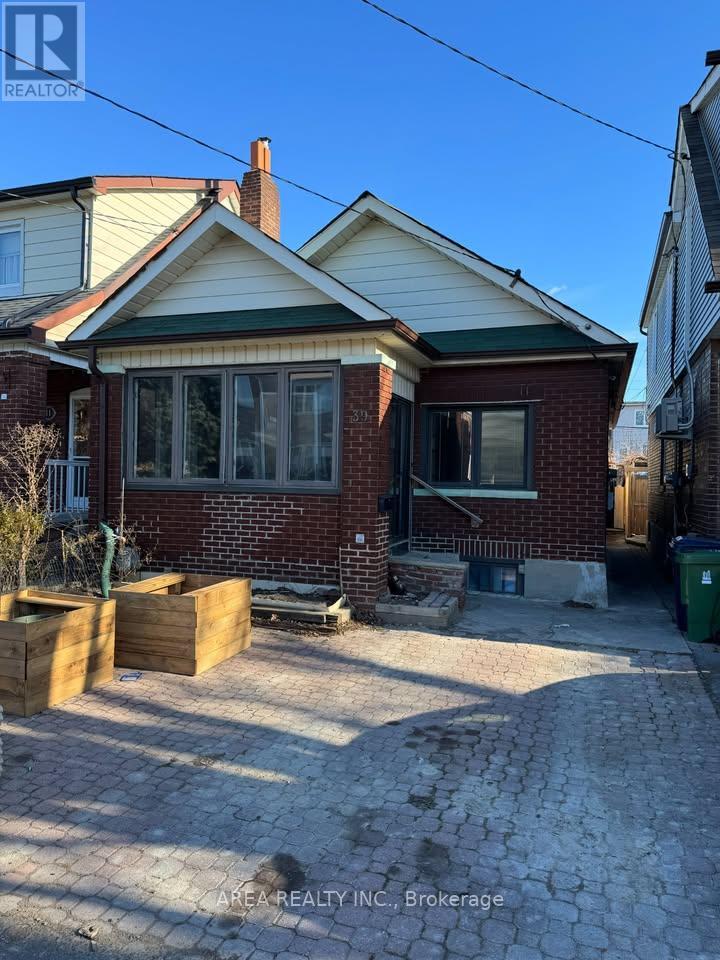 Main - 39 Rosethorn Avenue, Toronto, Ontario  M6N 3K7 - Photo 12 - W12921674