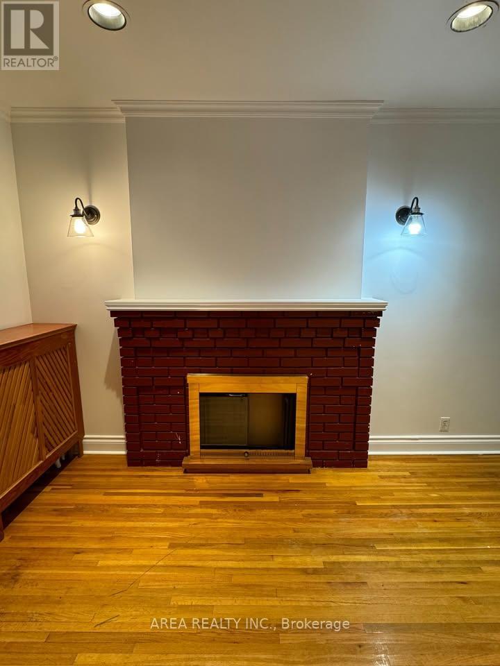 Main - 39 Rosethorn Avenue, Toronto, Ontario  M6N 3K7 - Photo 6 - W12921674