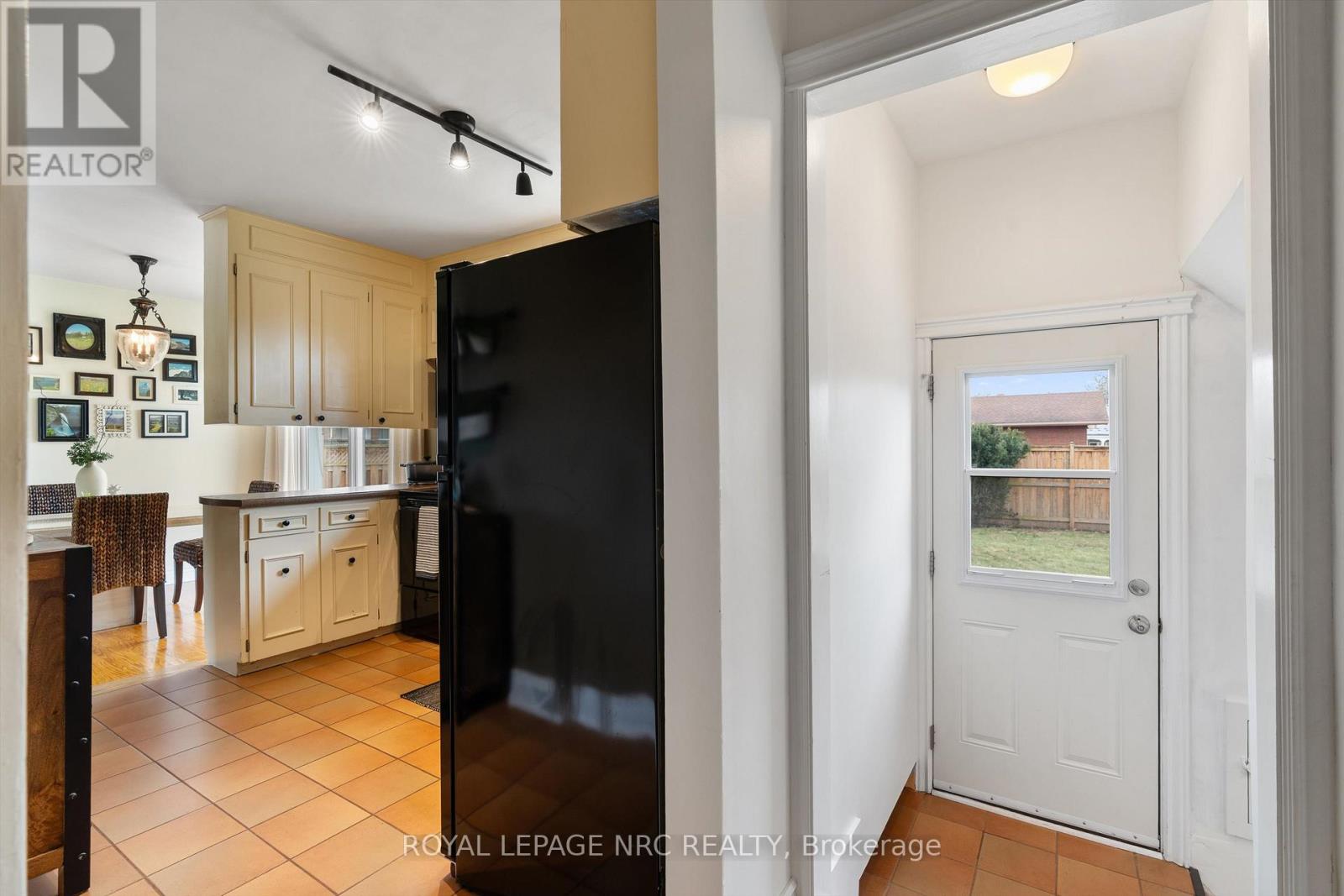 24 Valerie Drive, St. Catharines, Ontario  L2T 3G5 - Photo 12 - X12921798