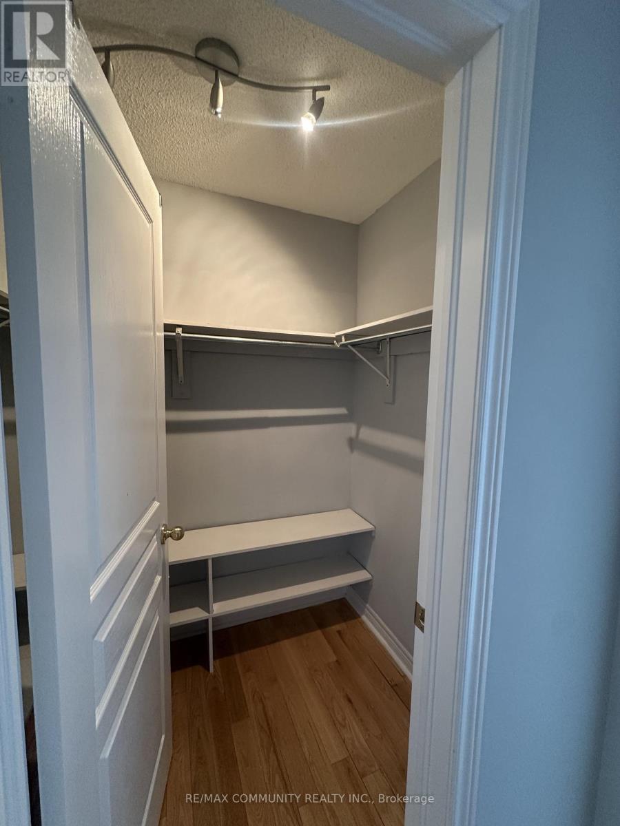 40 Grand Oak Drive, Richmond Hill, Ontario  L4E 3Z9 - Photo 13 - N12826956