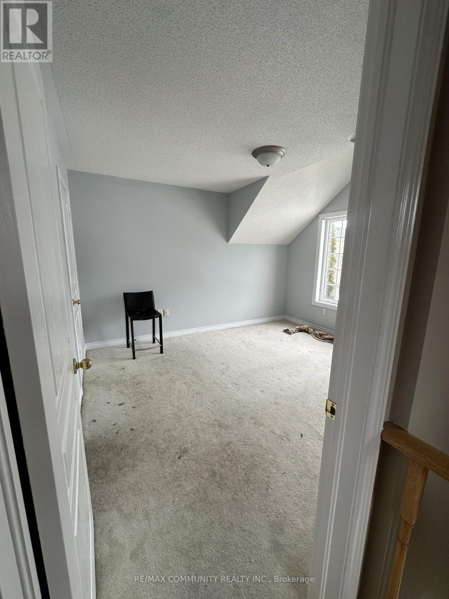 40 Grand Oak Drive, Richmond Hill, Ontario  L4E 3Z9 - Photo 17 - N12826956