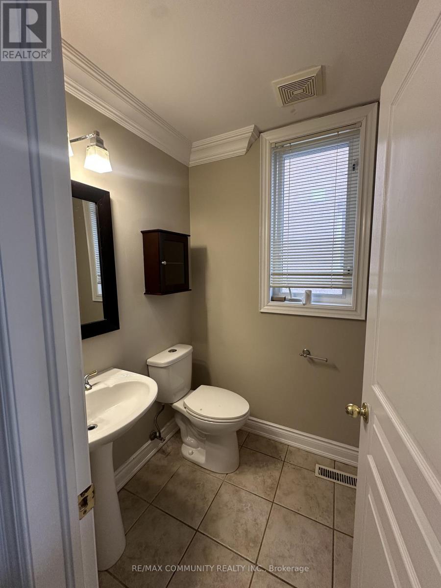 40 Grand Oak Drive, Richmond Hill, Ontario  L4E 3Z9 - Photo 6 - N12826956