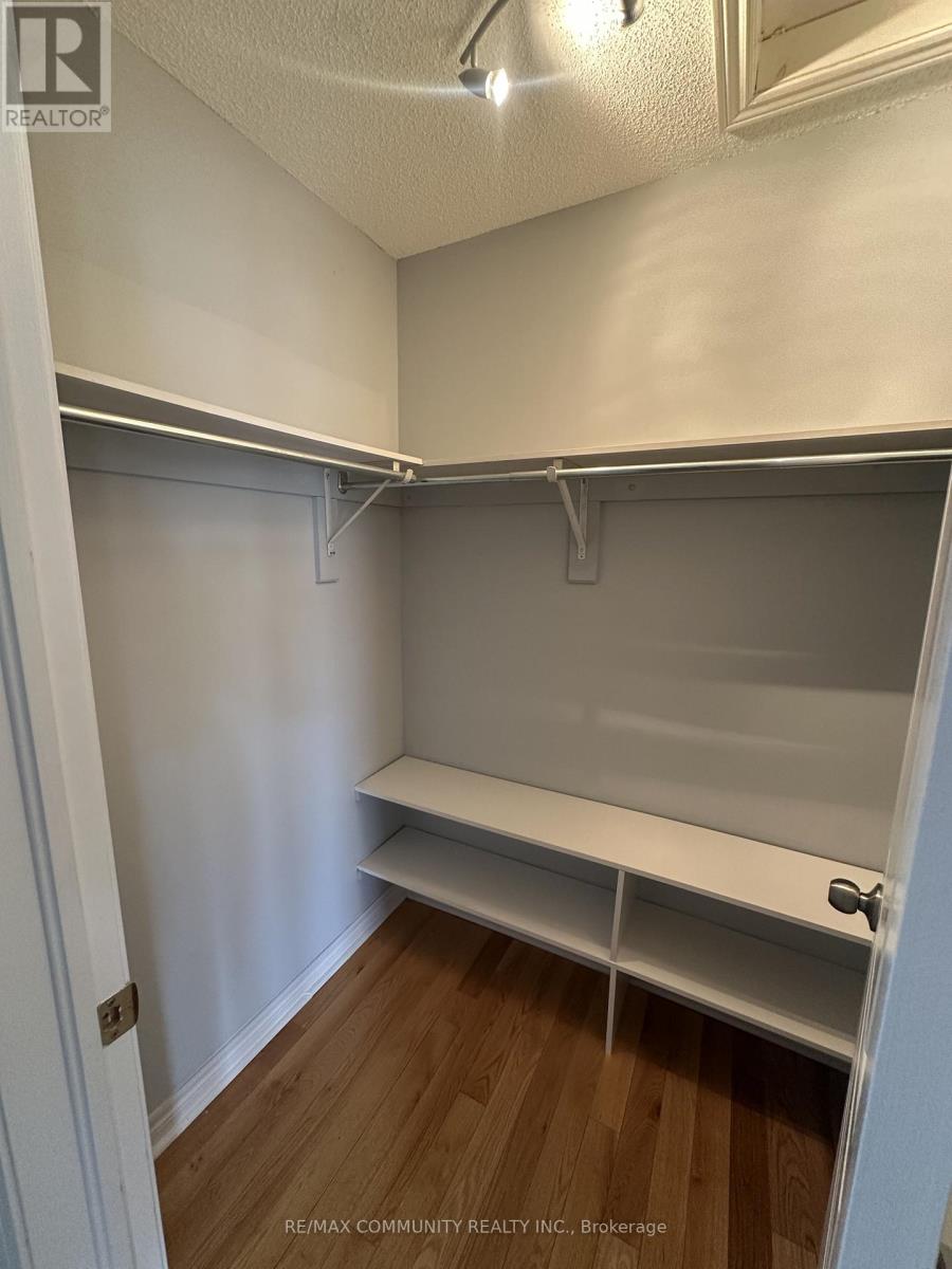 40 Grand Oak Drive, Richmond Hill, Ontario  L4E 3Z9 - Photo 12 - N12826956