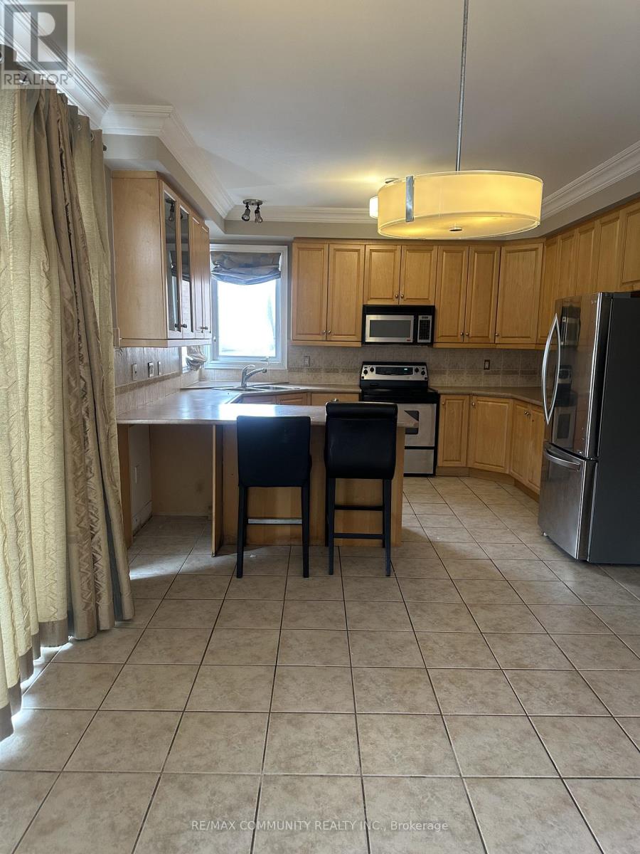 40 Grand Oak Drive, Richmond Hill, Ontario  L4E 3Z9 - Photo 4 - N12826956