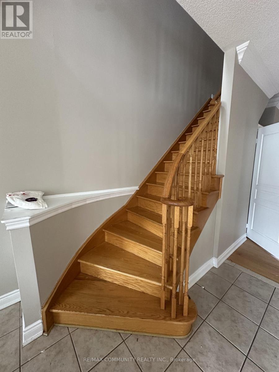 40 Grand Oak Drive, Richmond Hill, Ontario  L4E 3Z9 - Photo 7 - N12826956