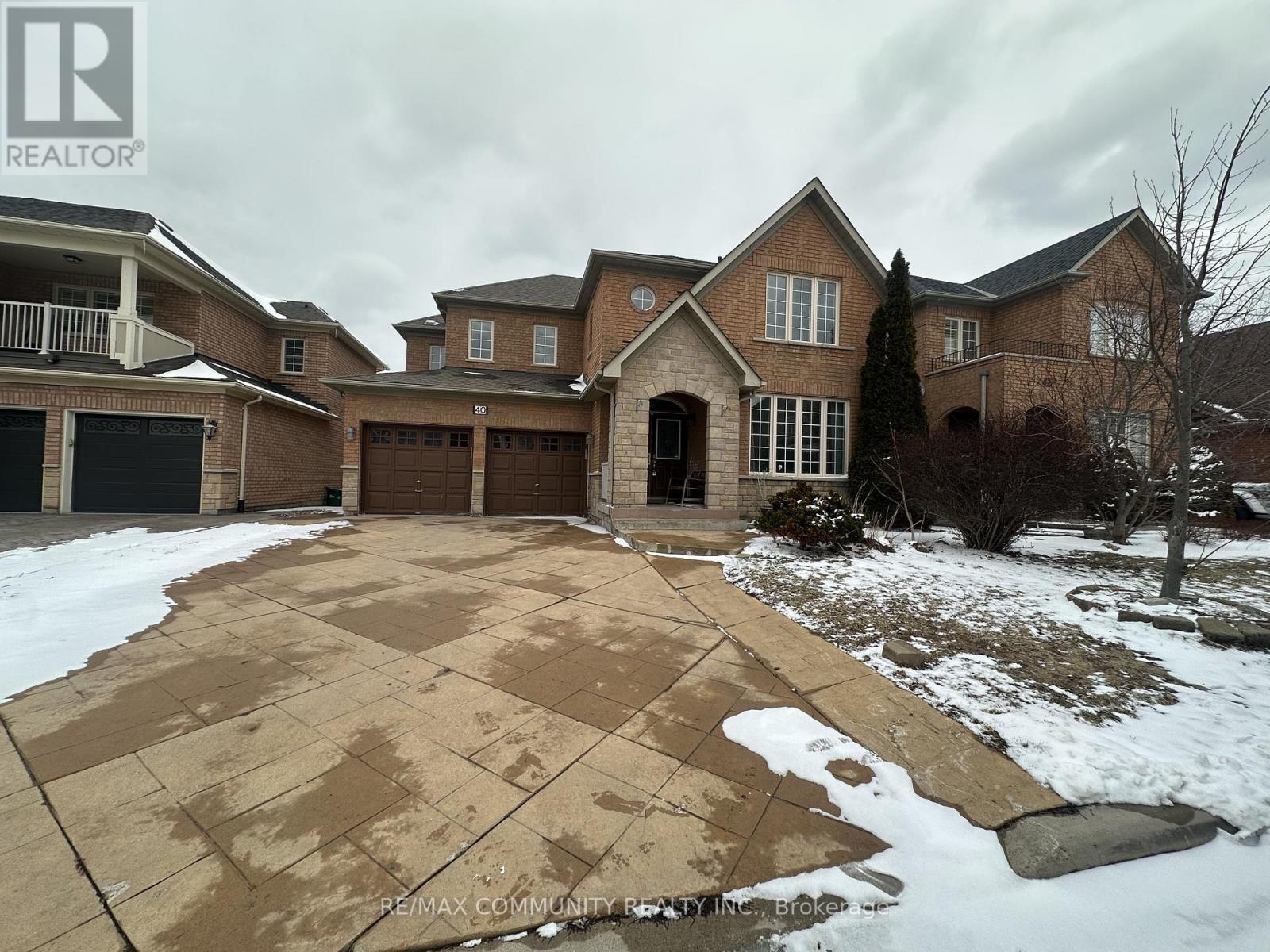 40 Grand Oak Drive, Richmond Hill, Ontario  L4E 3Z9 - Photo 2 - N12826956