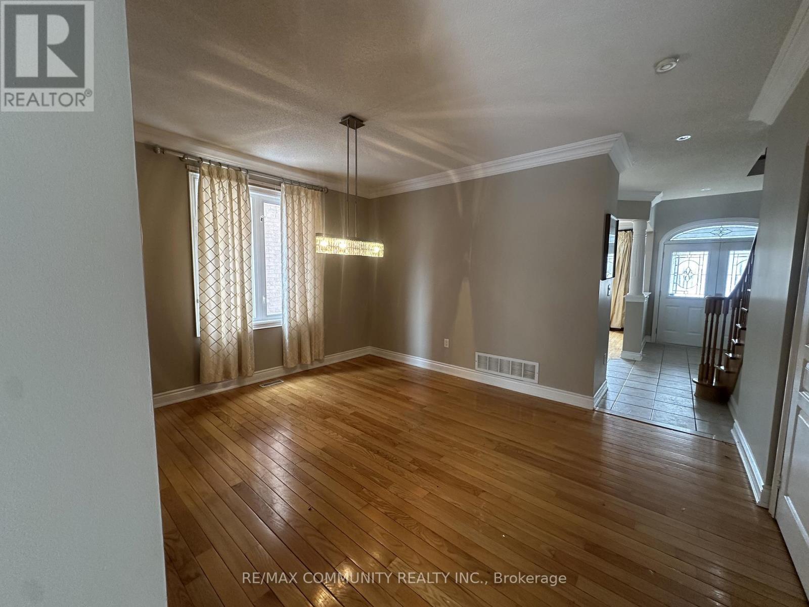 40 Grand Oak Drive, Richmond Hill, Ontario  L4E 3Z9 - Photo 8 - N12826956