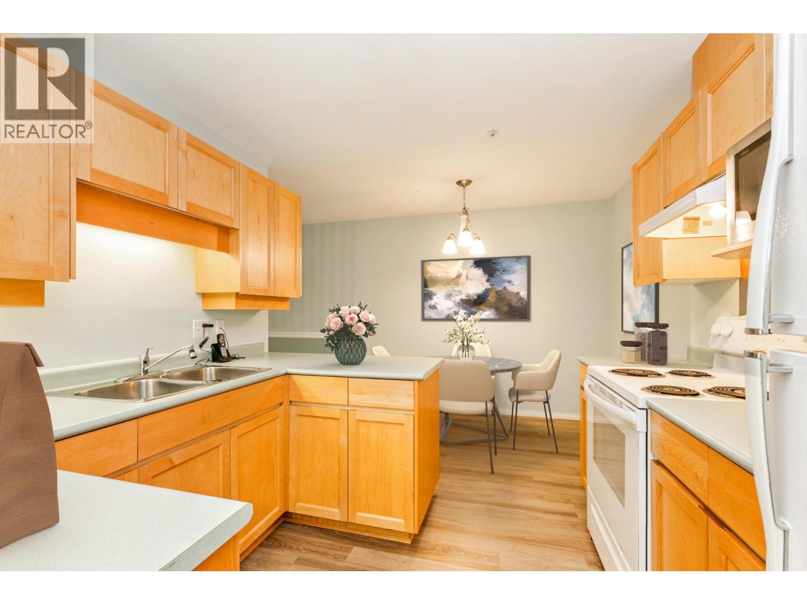 302 22722 Lougheed Highway, Maple Ridge, British Columbia  V2X 2V6 - Photo 10 - R3103794