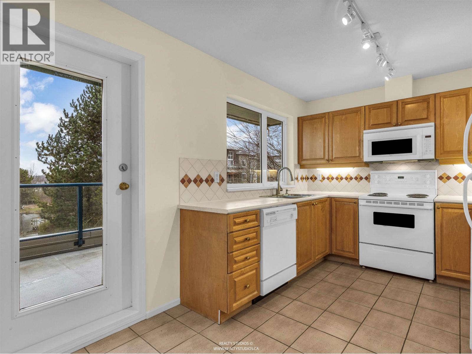 307 5800 Andrews Road, Richmond, British Columbia  V7E 6M2 - Photo 8 - R3085560