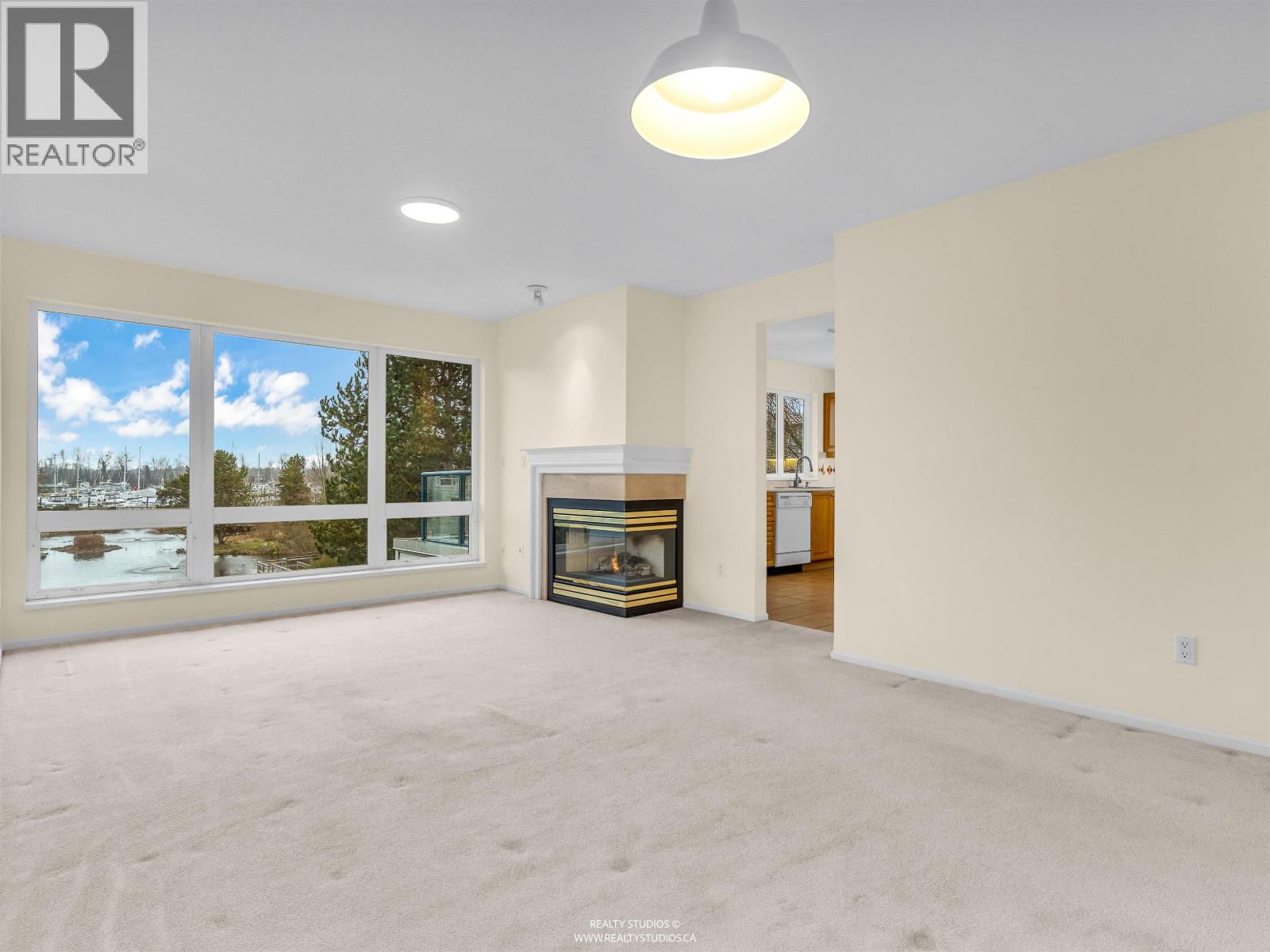 307 5800 Andrews Road, Richmond, British Columbia  V7E 6M2 - Photo 3 - R3085560